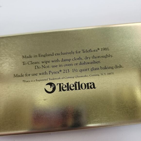 Vintage 1981 Teleflora England Harvest Metal Holder with a Pyrex 213 1.5-quart - Picture 5 of 7